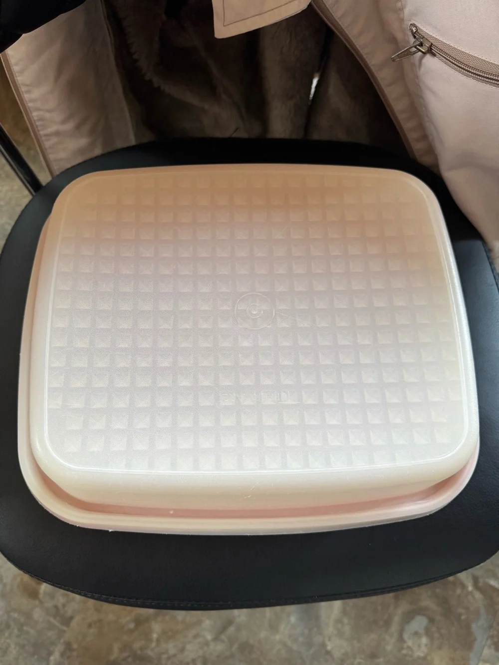 Tupperware vintage 9”w
